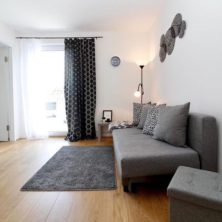 Modern Balcony Apartment With Pool Close To Lake In "Donaustadt" ウィーン エクステリア 写真