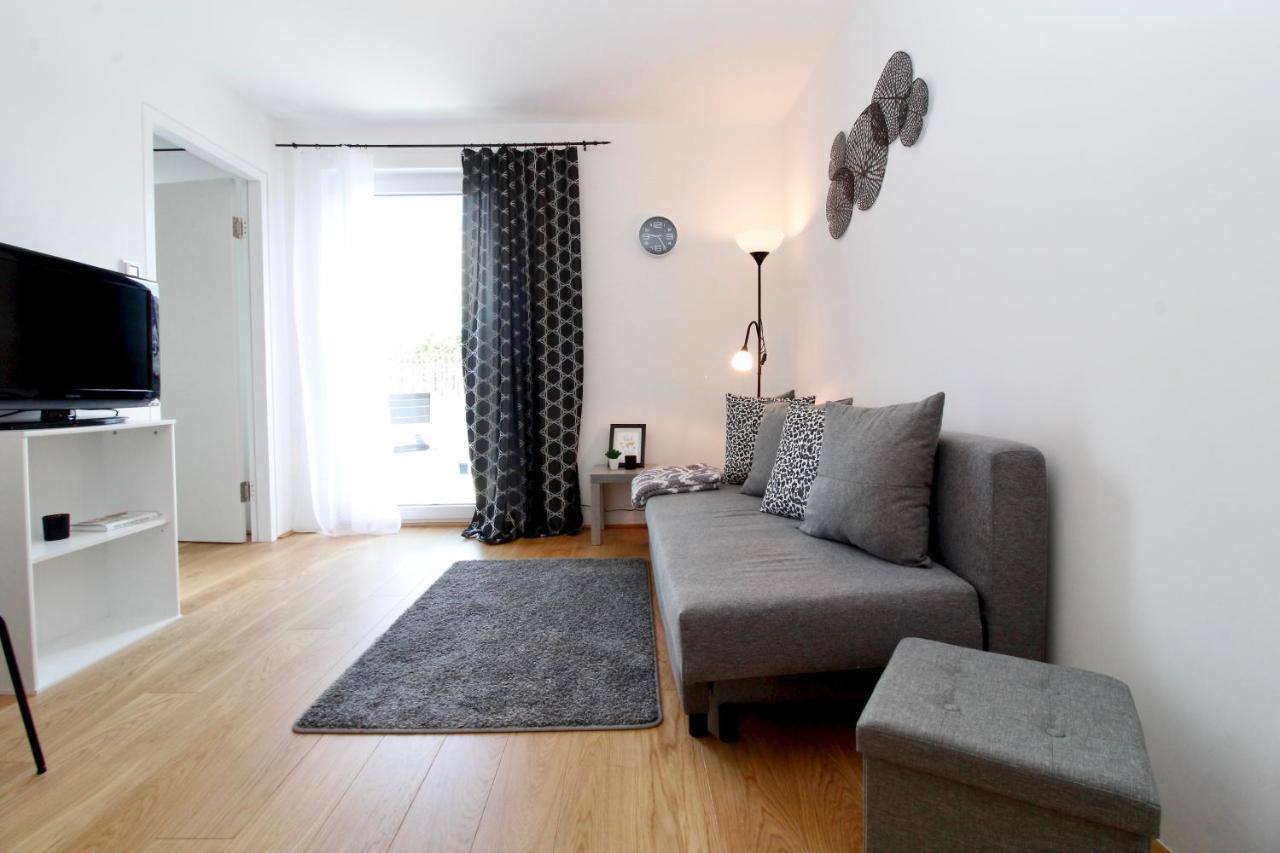 Modern Balcony Apartment With Pool Close To Lake In "Donaustadt" ウィーン エクステリア 写真
