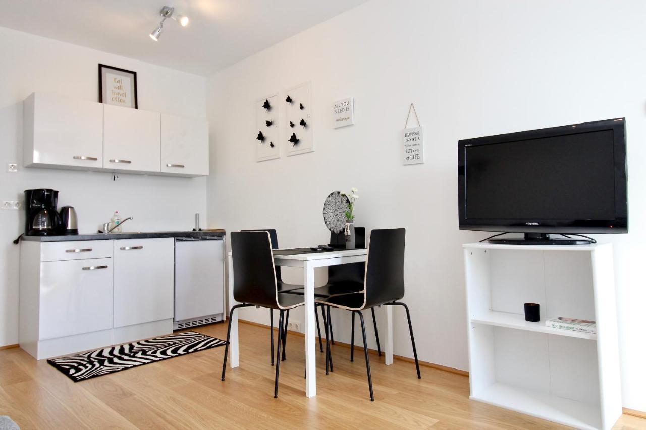 Modern Balcony Apartment With Pool Close To Lake In "Donaustadt" ウィーン エクステリア 写真