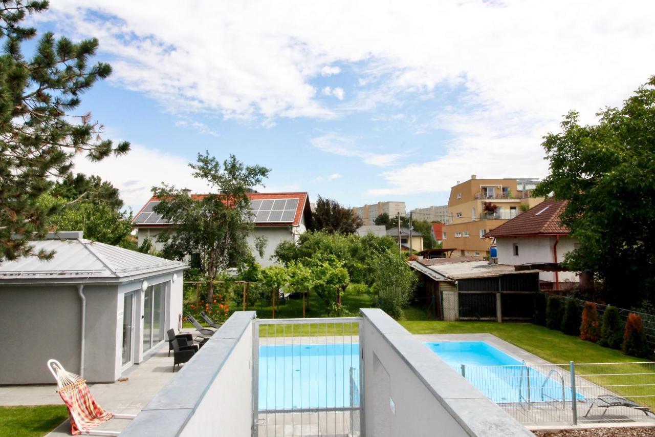 Modern Balcony Apartment With Pool Close To Lake In "Donaustadt" ウィーン エクステリア 写真