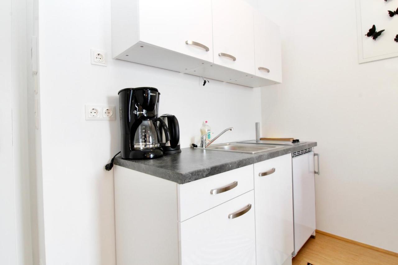 Modern Balcony Apartment With Pool Close To Lake In "Donaustadt" ウィーン エクステリア 写真