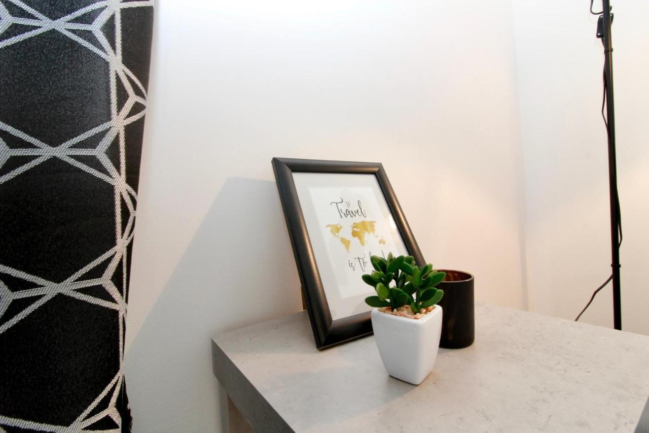 Modern Balcony Apartment With Pool Close To Lake In "Donaustadt" ウィーン エクステリア 写真
