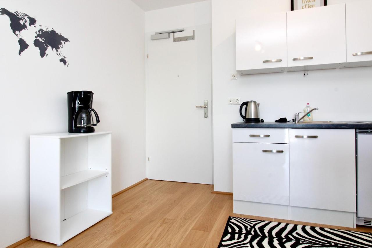 Modern Balcony Apartment With Pool Close To Lake In "Donaustadt" ウィーン エクステリア 写真