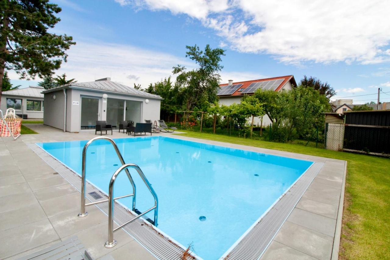 Modern Balcony Apartment With Pool Close To Lake In "Donaustadt" ウィーン エクステリア 写真