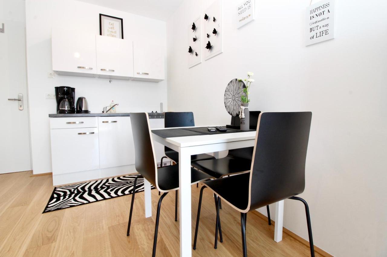 Modern Balcony Apartment With Pool Close To Lake In "Donaustadt" ウィーン エクステリア 写真